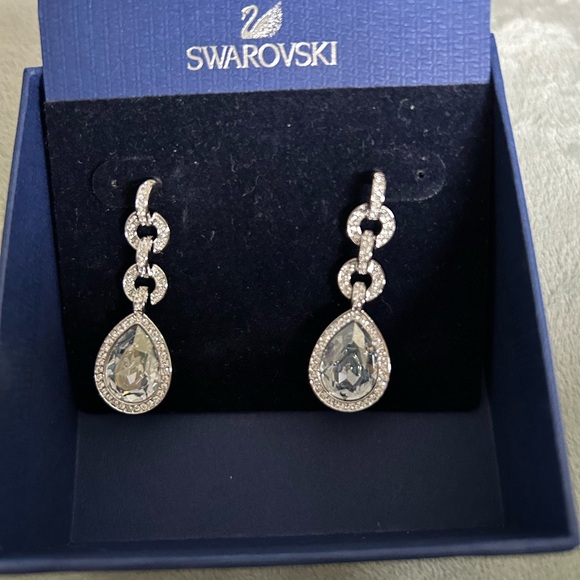 NWOT Swarovski Drop Earrings - Picture 2 of 3